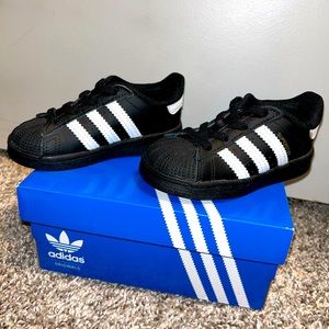 Toddler shoes size 6c